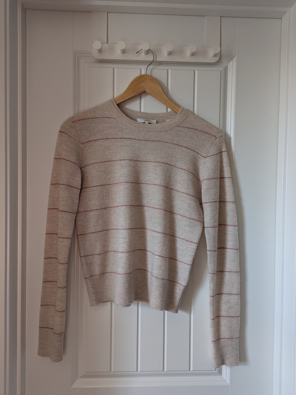 Cropped Cream Cashmere Crewneck Sweater with Thin Red Stripes Size Small